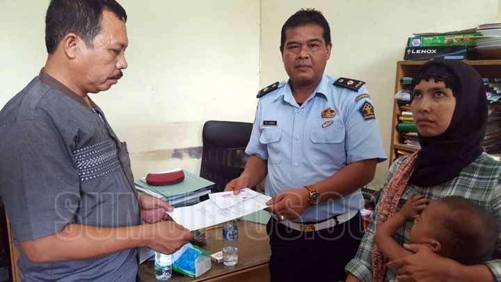 Foto: BAGUS SYAHPUTRA/Sumut Pos  PENYELUDUPAN: Petugas Rutan Klas IA Tanjung Gusta Medan, gagal ?penyeledupan ganja kering