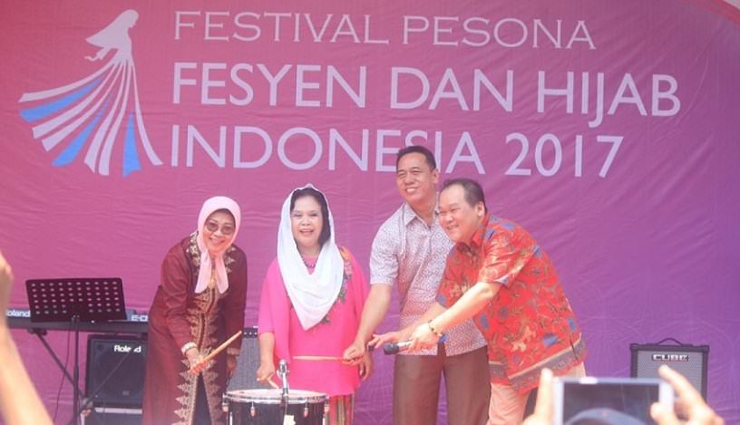 Kemenpar) kembali menggelar Festival Pesona Fesyen dan Hijab Indonesia (FPFHI) 2017 yang berlangsung di outdoor area Lippo Plaza Kramat Kati, Jakarta Timur pada 9-10 September 2017. 