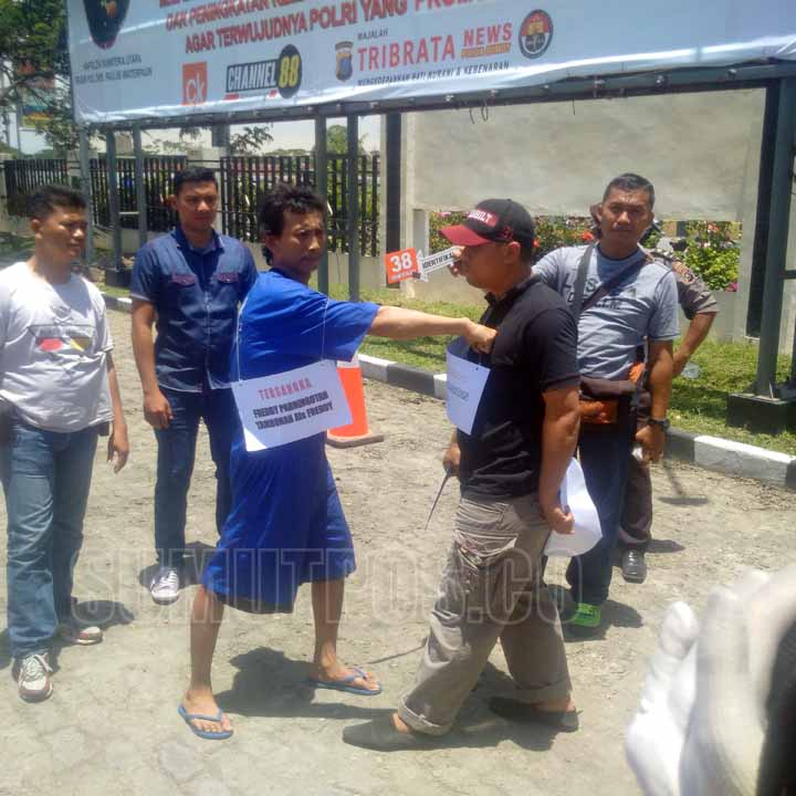 Foto: Fachril/Sumut Pos Rekonstruksi pembunuhan maling kereta.