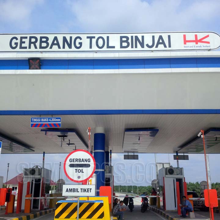 Gerbang tol Binjai_Medan. Pembangunan tol Medan-Binjai masih bermasalah dalam kasus pembebasan lahan.