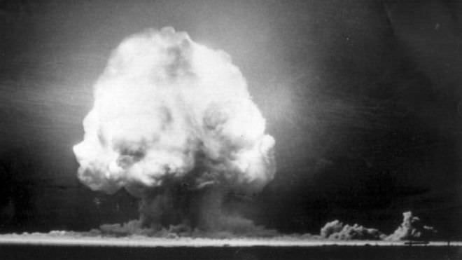 Foto: AFP  Uji nuklir pertama dilakukan AS di padang pasir New Meksiko pada 1945.