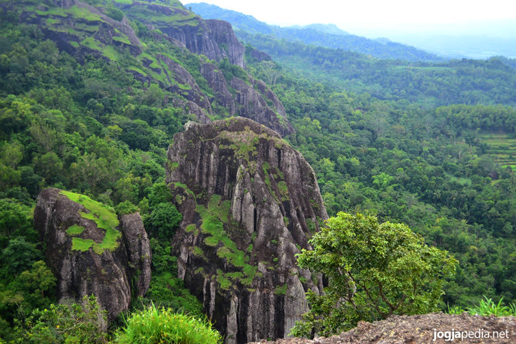 Gunung Api Purba Nglanggeran merupakan bagian dari Geo Park Gunung Sewu yang membentang di tiga Kabupaten: Gunungkidul, Wonogiri dan Pacitan. Tidak ingin terjadi kerusakan di kawasan itulah, Sugeng dan kawan-kawan mengembangkan berbagai upaya konservasi.