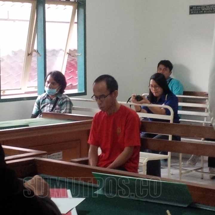 Foto: Bagus/Sumut Pos Terpidama vonis mati, Ayau saat menjalani sidang di PN Medan.