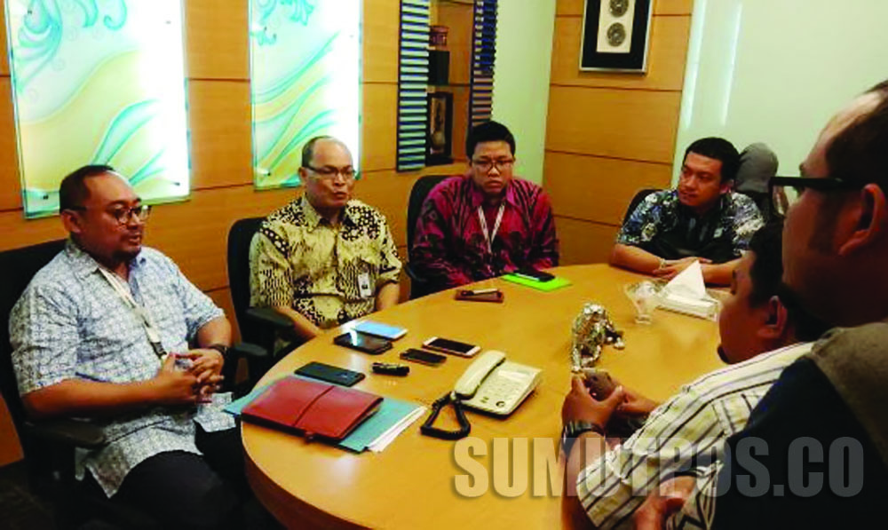Foto: Istimewa Kepala Kantor BRI Cabang Medan Putri Hijau, Amal Peranginangin, menceritakan kronologis penggelapan uang Rp6 miliar oleh oknum pegawai BRI, kepada wartawan, Kamis (19/10/2017).