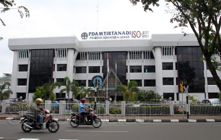 TRIADI WIBOWO/SUMUT POS Gedung kantor PDAM Tirtanadi yang terletak di jalan Sm.Raja Medan,selasa (5/3)