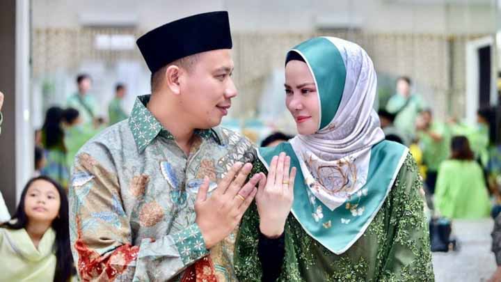 Angel Lelga dengan Vicky Prasetyo.