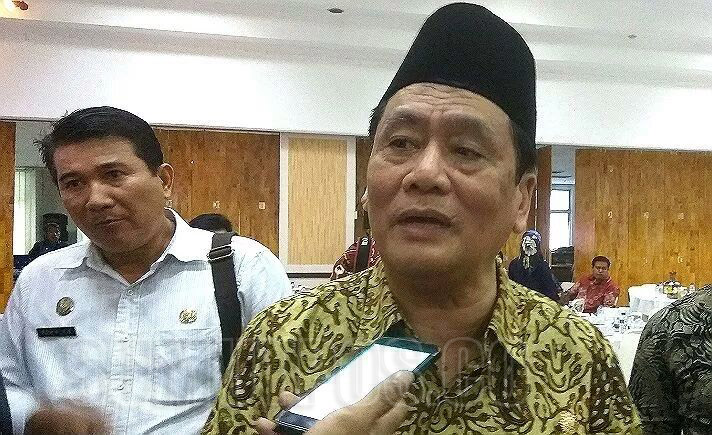 Foto: Jefri Tanjung/Sumut Pos H RM Harry Nugroho (kanan), Balon Buapti Batubara saat diwawancarai wartawan, kemarin.