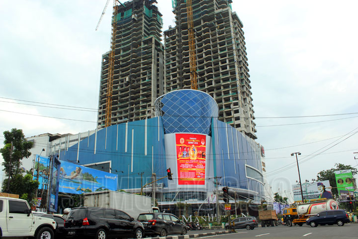 Triadi Wibowo/Sumut Pos_ Kenderaan melintasi Jalan Gatot Subroto Persimpangan Jalan Pondok Kelapa Medan, Rabu (10/1).
