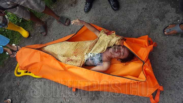 Mayat waniita tanpa identitas yang ditemukan warga di bawah Jembatan Tol Belmerah, Selasa (2/2).
