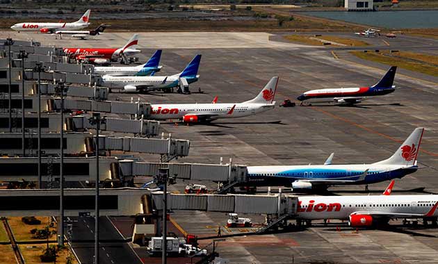 Beberapa pesawat parkir di Bandara Udara Achmad Yani Semarang.