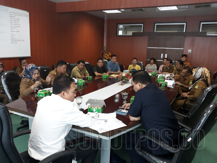 RDP: Suasana RDP Komisi C DPRD Medan dengan warga Jl. Nilam tentang operasional pabrik pencetakan plastik yang disoal warga di wilayah tersebut, Senin (12/2). IST