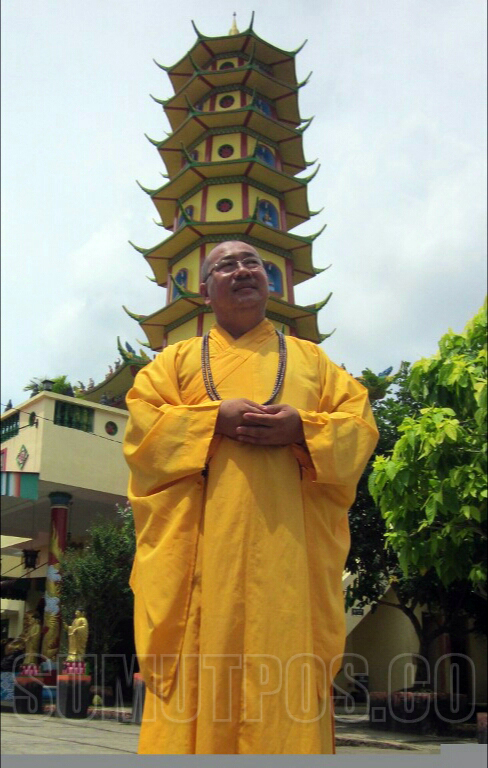 Foto: Sopian/Sumut Pos  Ketua Yayasan Vihara Avalokites Vara See Sun Temple, Suhu Darma Surya di Jalan Tengku Hasyim Kota Tebingtinggi.
