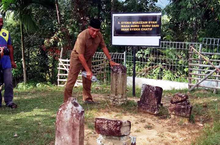Edy Rahmayadi ziarh ke Makam Mahligai di Desa Aek Dakka, Kecamatan Barus, Kabupaten Tapanuli Tengah (Tapteng), Kamis (1/3).