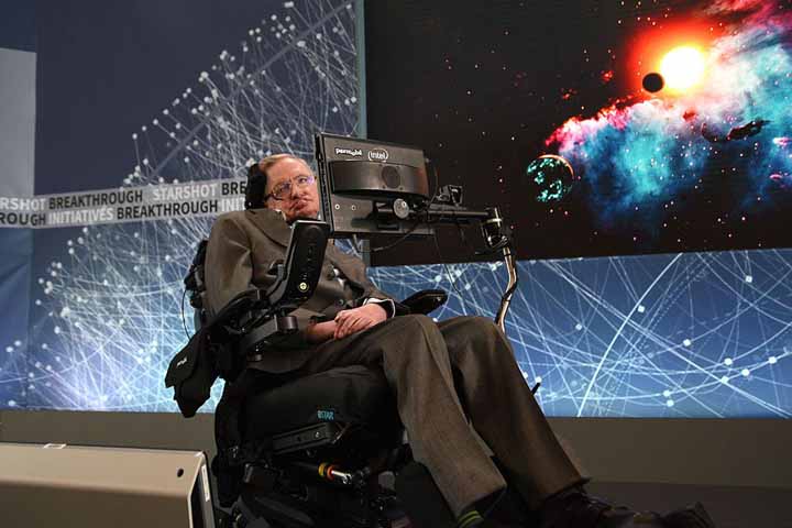 Foto: Istimewa FISIKAWAN KONDANG: Ahli fisika teoretis, Stephen Hawking, menghembuskan napas terakhirnya dalam usia 76, di kediamannya di Cambridge, Rabu (14/3) dini hari. Penulis buku A Brief History of Time kondang karena dianggap telah menyempurnakan t