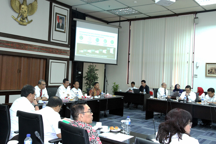 HT Erry memimpin rapat TPID Sumut di ruang rapat Bank Indonesia, Lantai 3, Jalan Balai Kota Medan, Rabu (7/2) lalu.