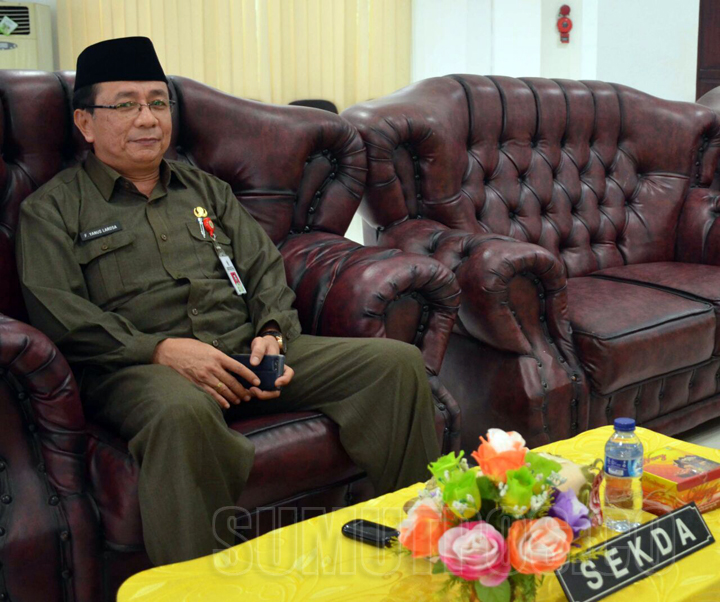 Teks/Foto : Adi Laoli/Sumut Pos  Sekda Kabupaten Nias, Drs F Yanus Larosa, MAP.