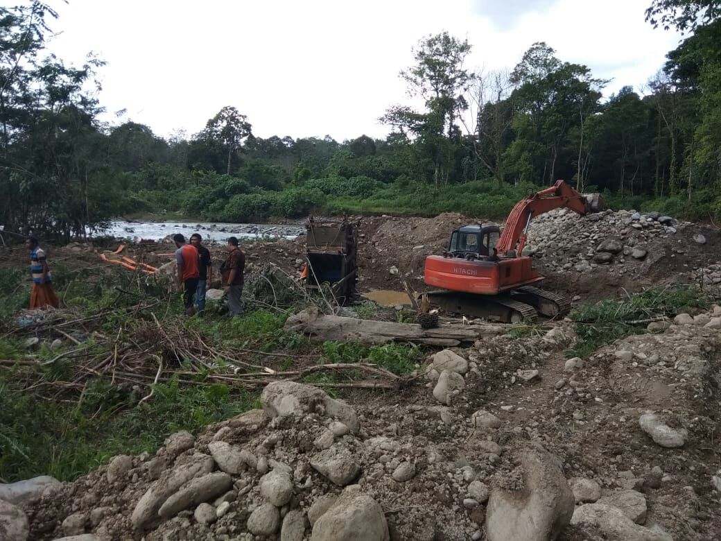 Foto: Ist/Sumut Pos  Petugas Kepolisian saat mengamankan lokasi tambang emas ilegal di Nagan Raya, Aceh, beberapa waktu lalu. 