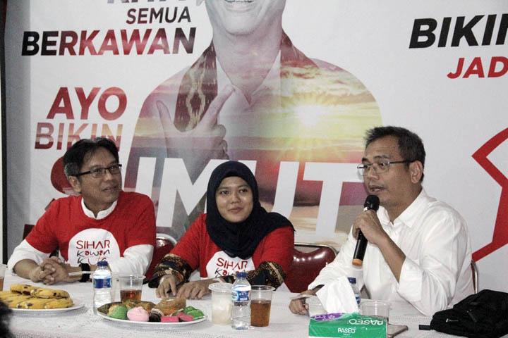 Calon wakil gubernur Sumatera Utara, Sihar Sitorus saat memaparkan program pasangan Djarot-Sihar dihadapan para relawan anak muda Sihar Kawan Kita di Jalan Sei Padang Medan, Rabu malam (6/6/2018).
