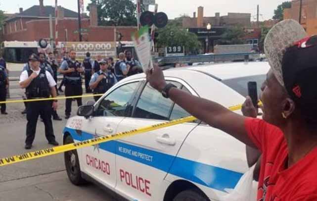 Polisi AS dengan ceroboh menembak pria kulit hitam, warga Chicago ngamuk dan melakukan protes.