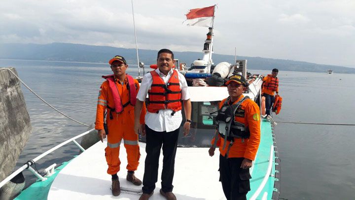 SIDAK: Ketua Komite II DPD RI Parlindungan Purba saat melakukan Sidak di Seputaran Danau Toba melalui Dermaga Tiga Ras.