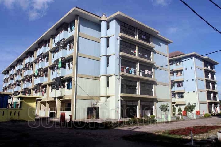 SUTAN SIREGAR/SUMUT POS RUSUNAWA KAYUPUTIH_Suasana dan keadaan rusunawa di Jalan Kayu Putih Medan, Rabu (30/11) Rencana nya pemerintah kota medan akan merelokasi warga pinggiran rel yang rumah nya sudah ditertiban.