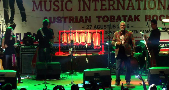 Musisi Austria Herman Delago saat tampil pada Samosir Music International edisi 2016 lalu di Samosir.