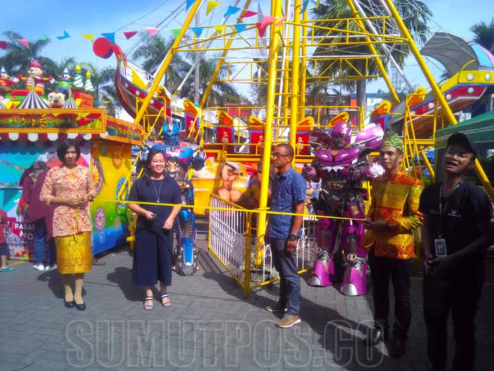 Foto: BAGUS SYAHPUTRA/Sumut Pos Taman Ria Tempo Doeloe hadir di Plaza Medan Fair, Jumat (13/7).