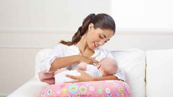 Menyusui bayi-Ilustrasi.