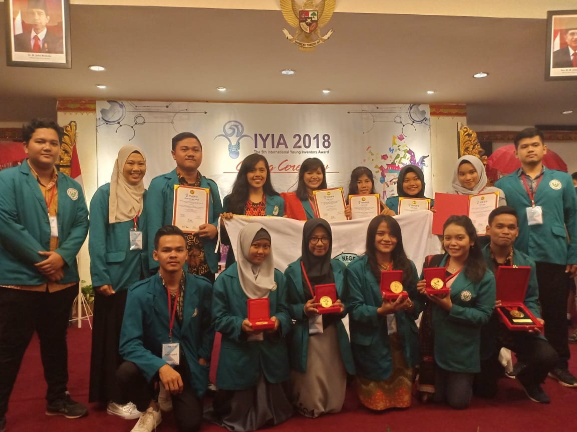 JUARA:Mahasiswa Unimed yang meraih medali di ajang IYIA 2018.(foto : Istimewa/Sumut Pos)