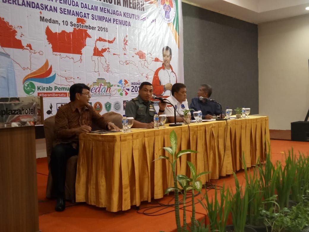 DIALOG: Para narasumber saat menghadiri Dialog Pemuda Kota Medan 2018 di Garuda Plaza Hotel Medan, baru-baru ini. Dialog ini digagas Dinas Pemuda dan Olahraga Kota Medan.