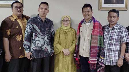 IST BERSAMA: Bukalapak foto bersama Sekda Sumut, Hj Sabrina usai audiensi di Kantor Gubernur Sumut.