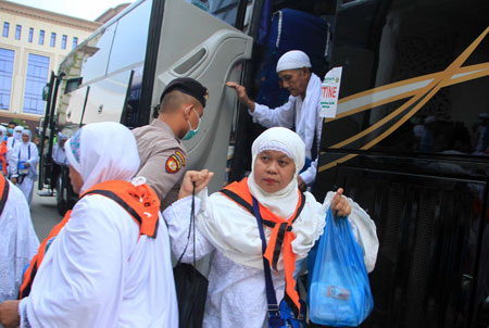 Sutan Siregar/Sumut Pos TIBA: Jamaah haji saat tiba di Komplek Asrama Haji Medan, Jalan AH Nasution, beberapa hari lalu.