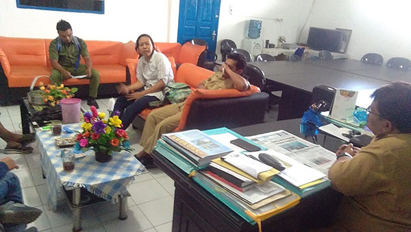 solideo/sumut pos KETERANGAN: Sekretaris dan Bendaharawan Tagana, Florida Pinem  saat memberi keterangan.