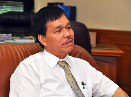 Prof Runtung Sitepu