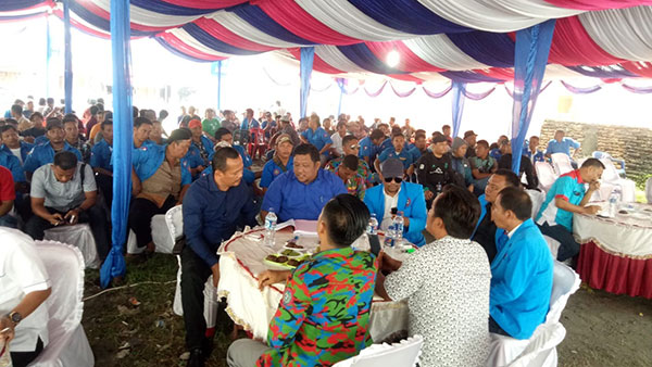 IST/Sumut Pos HADIRI: Ketua DPD F.SPTI-K.SPSI Sumut Sabam Manalu meresmikan Kantor Sekretariat DPC F.SPTI-K.SPSI Deliserdang.