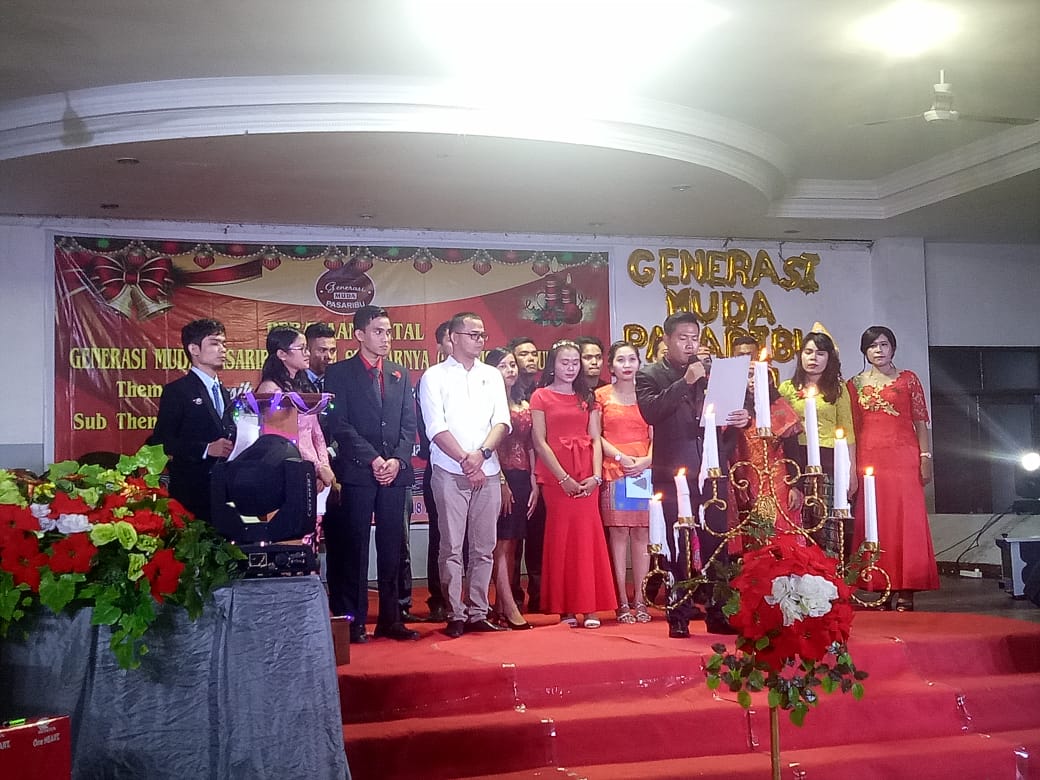 Foto: Istimewa  Ketua Generasi Muda Pasaribu Medan Sekitarnya Victor Pasaribu dan anggota mendeklarasikan Generasi Cerdas anti hoaks, anti ujaran kebencian dan anti narkoba usai perayaan Natal di Wisma Sriwijaya Medan, Selasa (18/12/2018) malam.