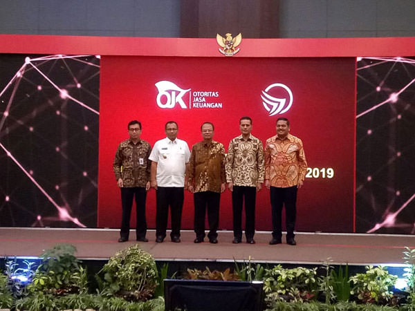 BAGUS SYAHPUTRA/Sumut Pos PERTEMUAN: Wagubsu Musa Rajekshah dan lainnya pada Pertemuan Tahunan Industri Jasa Keuangan di Medan.
