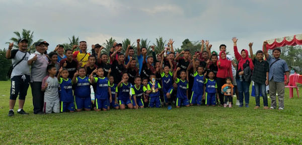 istimewa JUARA: Skuad Generasi Medan Krio (GMK) usai menjuarai Arafah Cup 3.