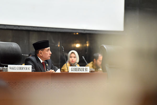 RAPAT Gubsu Edy Rahmayadi menghadiri rapat paripurna DPRD Sumut, Senin (25/2).