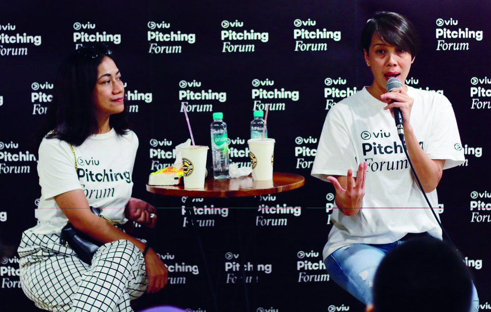 Foto: Pran Hasibuan/Sumut Pos DIALOG: Myra Suraryo, Senior Vice President Marketing Viu Indonesia (kanan) dan sutradara kawakan Nia Dinata dialog tentang VPF bersama pelajar, mahasiswa, dan komunitas film Kota Medan di Komplek Centre Point Medan, Sabtu (9