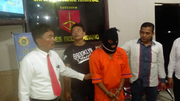 DIAMANKAN: Suyanto alias Begot diamankan  di Mapolres Deliserdang usai membunuh kekasih gelapnya.