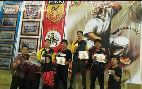 KARATE: Andika Yudatama, siswa Kelas X IPA 1 SMA Harapan Mandiri meraih medali emas Kejuaraan Karate Lemkari Sumut pada 9-10 Februari 2019.