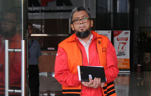 istimewa GILIRAN: Ferry Suando Tanuray Kaban segera mendapat giliran untuk menjalani sidang.
