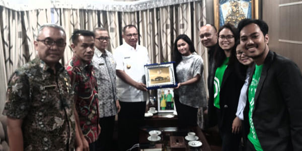 ist/SUMUT POS KUNJUNGAN: Wakil Wali Kota Medan, Akhyar Nasution menerima kunjungan Head Of Sumatera Region Grab, Anindita Rangkuti dan rekan.