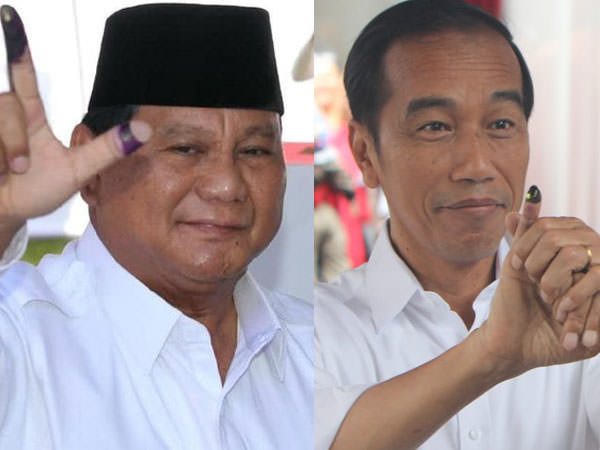 istimewa UNJUK JARI: Capres nomor urut 01 Joko Widodo menunjukkan jarinya yang dilumuri tinta usai memberikan hak pilihnya, Rabu (17/4).  istimewa DUA JARI: Capres nomor urut 02 Prabowo Subianto memberikan salam dua jari sembari menunjukkan jarinya yang d