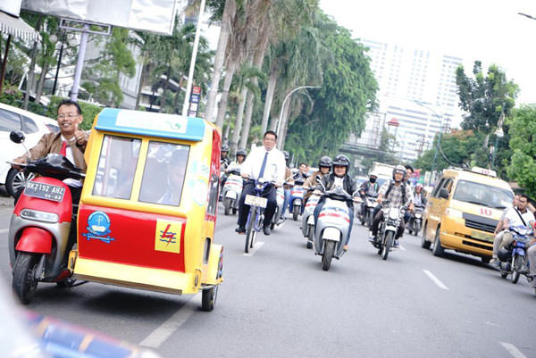 Istimewa/sumut pos BECAK LISTRIK: Becak listrik hasil kerja sama PLN UIW Sumut dan Universitas HKBP, mengaspal di Kota Medan.
