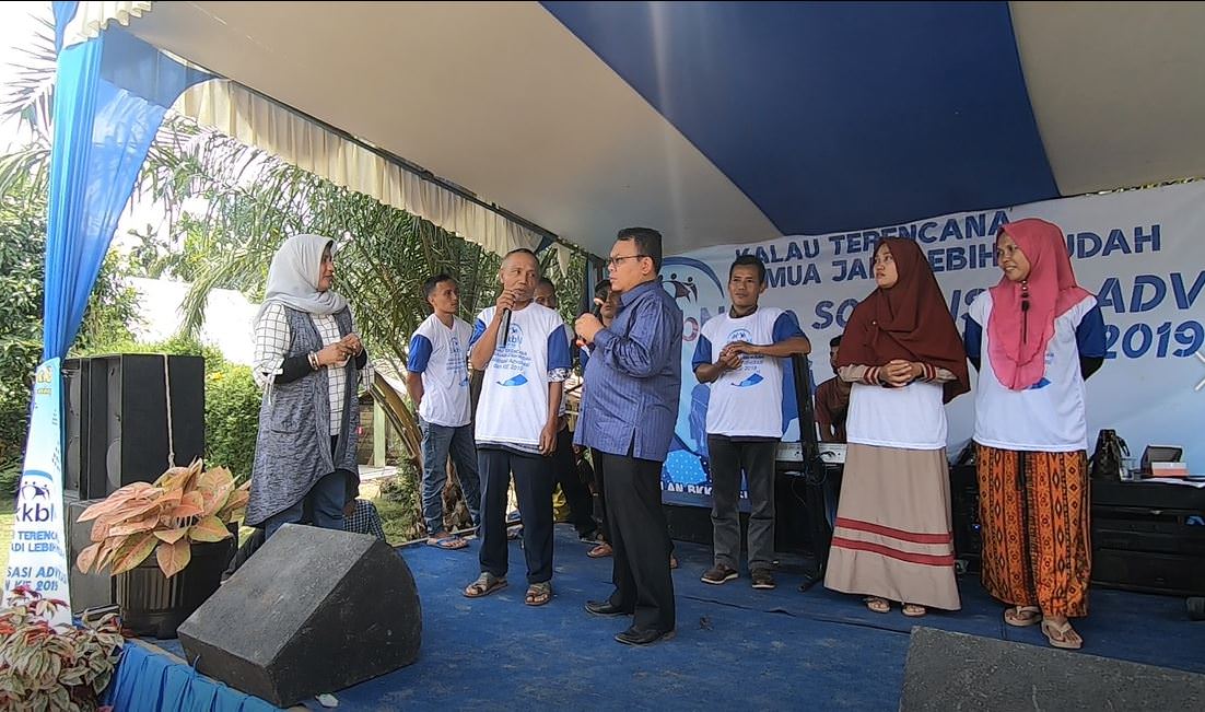 Foto: Istimewa  DIALOG: Anggota DPR RI dan Perwakilan BKKBN Sumut berdialog dengan warga pada sosialisasi.