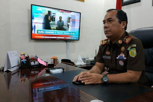 IST/SUMUT POS KETERANGAN: Kajari Binjai, Victor Antonius Saragih Sidabutar memberikan keterangan kepada wartawan.
