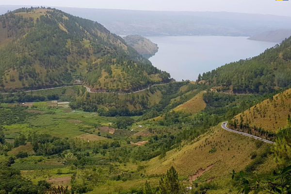 JALAN LINGKAR: Preservasi dan pelebaran jalan lingkar Pulau Samosir akan mempermudah konektivitas antardestinasi wisata di kawasan Danau Toba.