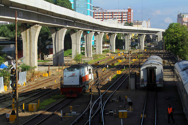 istimewa JALUR LAYANG: Jalur layang kereta api yang masih dalam tahap pembangunan di Stasiun Besar Medan.